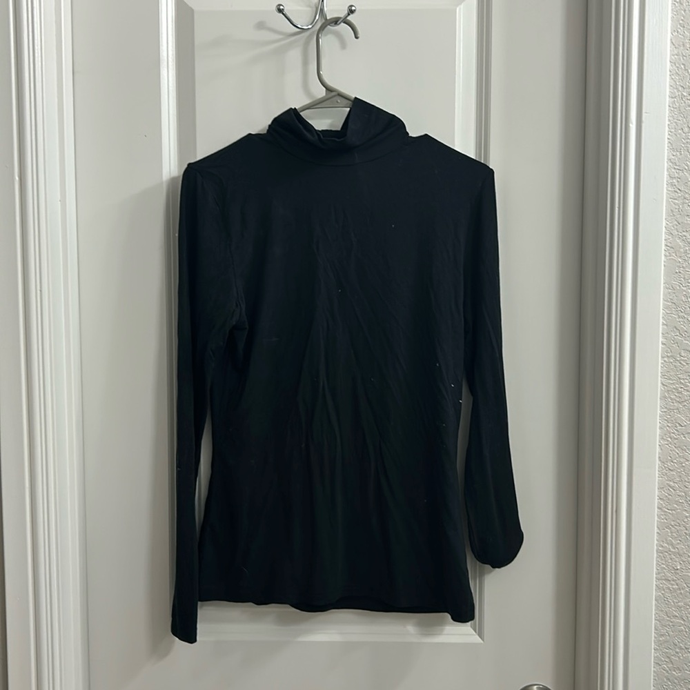 Plain black stretchy material turtleneck